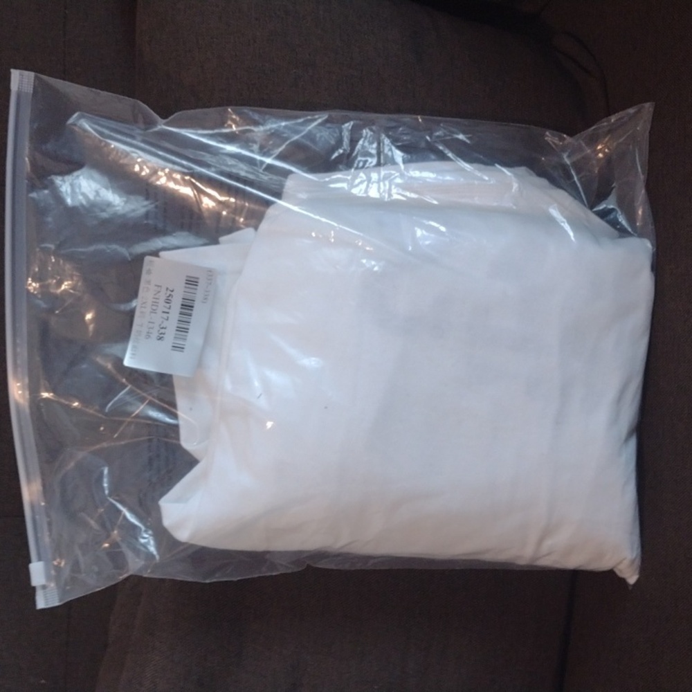 Two Graphic Tees With Earrings New - Picture 9 of 9